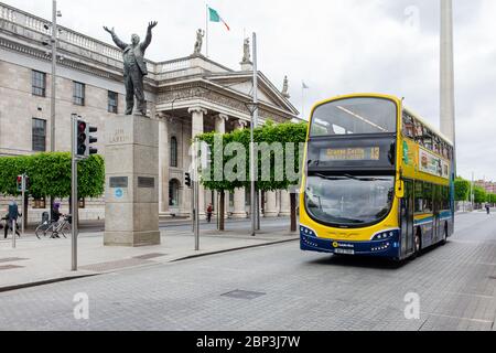 Dublin, Irland. Mai 2020. Begrenzte Anzahl und Verkehr auf der O`Connell St in Dublin, da Geschäfte und Geschäfte aufgrund von Covid-19 Pandemiebeschränkungen geschlossen wurden